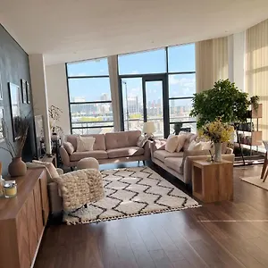 Apartment 3 Bedroom Stunning Penthouse, London